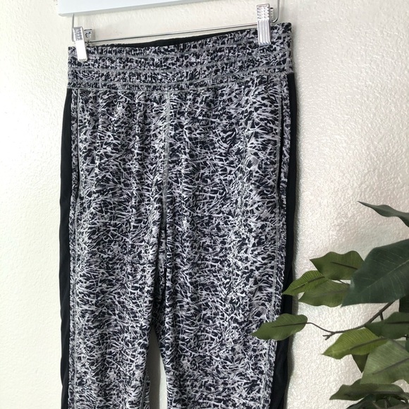 Lululemon Jogger Style Pants - Picture 2 of 7